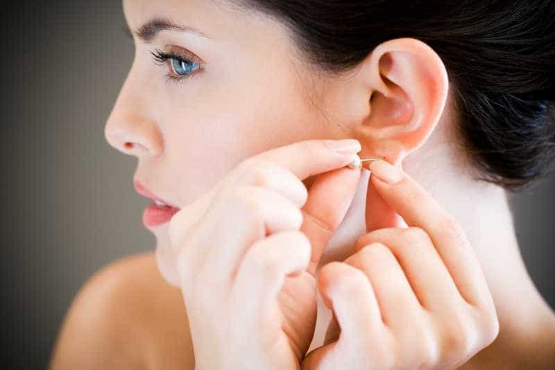 Why Do My Earrings Smell? Common Piercing Issues 2026