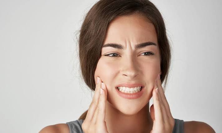 Why Does the Roof of My Mouth Hurt When I Eat? Relief 2026
