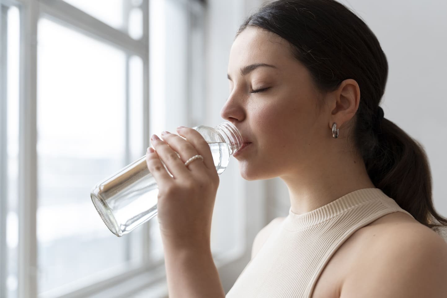 Why Do I Get Heartburn When I Drink Water? Causes & Fixes