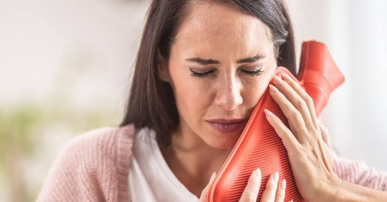 Why Do My Lower Teeth Hurt When I Have a Cold? Causes 2026